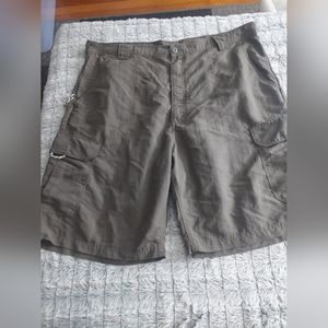 Mens‎ cargo shorts size 40